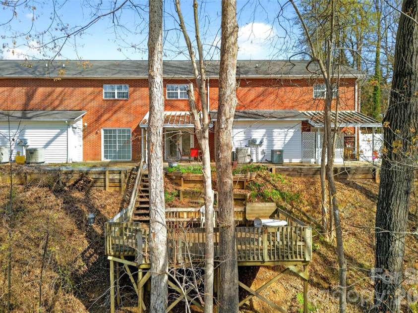 75 Laurelwood Drive, Marion, NC 28752.  MLS# CAR4361973, YatesRealty ID 21144. 