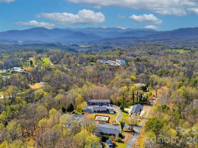 75 Laurelwood Drive, Marion, NC 28752.  MLS# CAR4361973, YatesRealty ID 21144. 