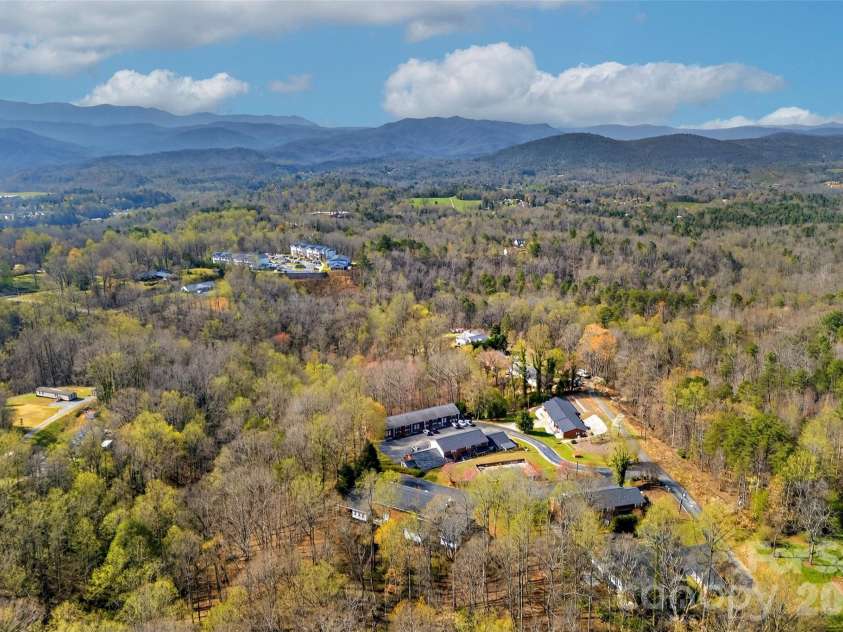 75 Laurelwood Drive, Marion, NC 28752.  MLS# CAR4361973, YatesRealty ID 21144. 