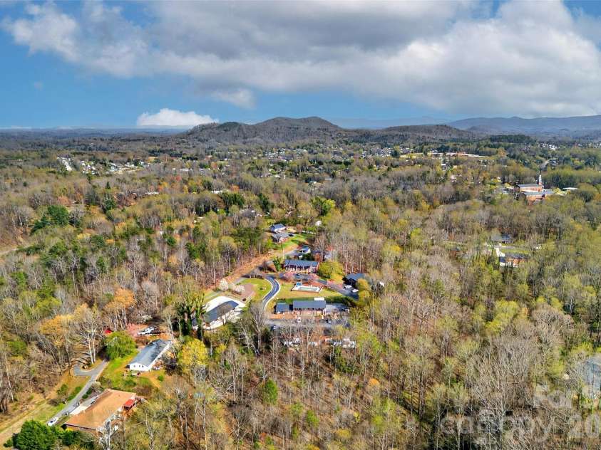 75 Laurelwood Drive, Marion, NC 28752.  MLS# CAR4361973, YatesRealty ID 21144. 