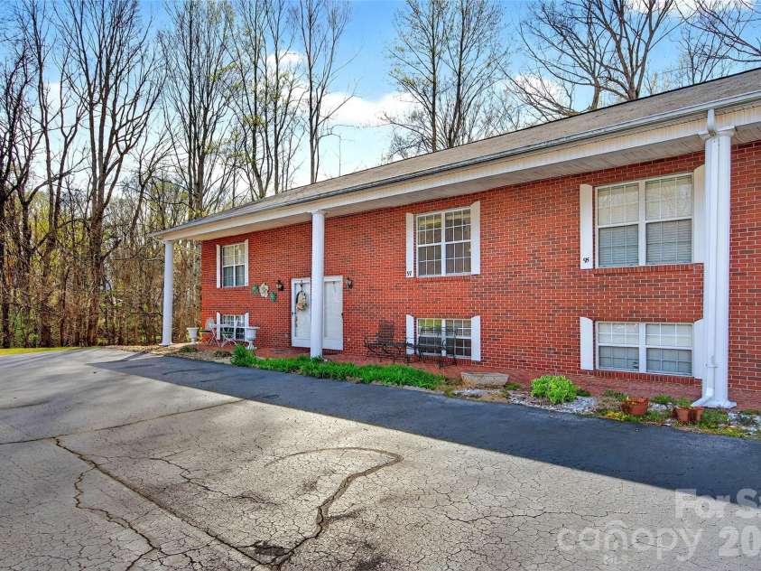 75 Laurelwood Drive, Marion, NC 28752.  MLS# CAR4361973, YatesRealty ID 21144. 