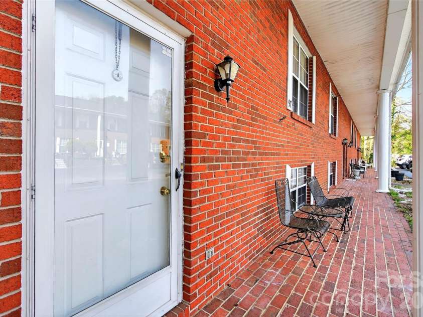 75 Laurelwood Drive, Marion, NC 28752.  MLS# CAR4361973, YatesRealty ID 21144. Brick townhome in Laurelwood.