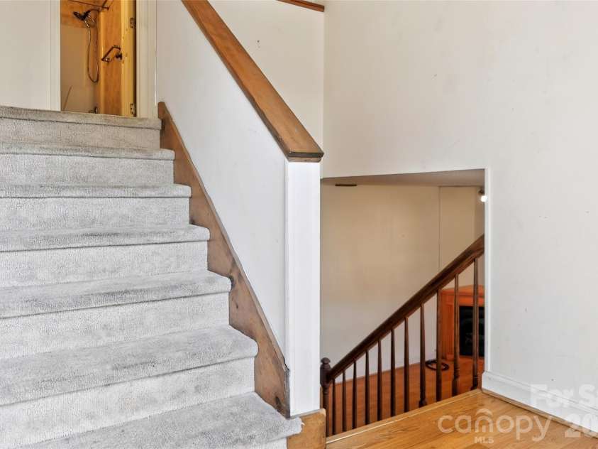 75 Laurelwood Drive, Marion, NC 28752.  MLS# CAR4361973, YatesRealty ID 21144. Split level living offers privacy for the family.