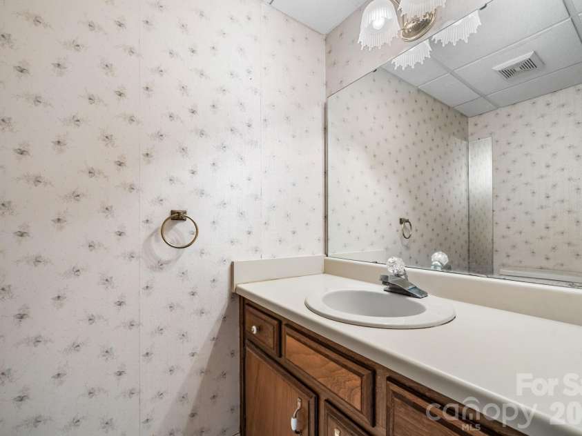 75 Laurelwood Drive, Marion, NC 28752.  MLS# CAR4400780, YatesRealty ID 21144. 