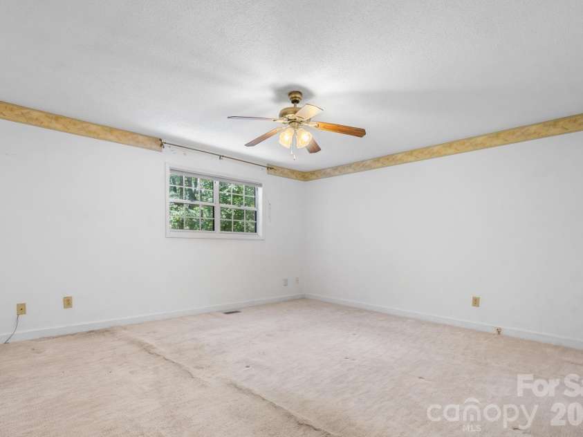 75 Laurelwood Drive, Marion, NC 28752.  MLS# CAR4400780, YatesRealty ID 21144. 