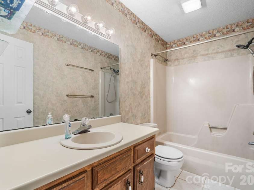 75 Laurelwood Drive, Marion, NC 28752.  MLS# CAR4400780, YatesRealty ID 21144. 