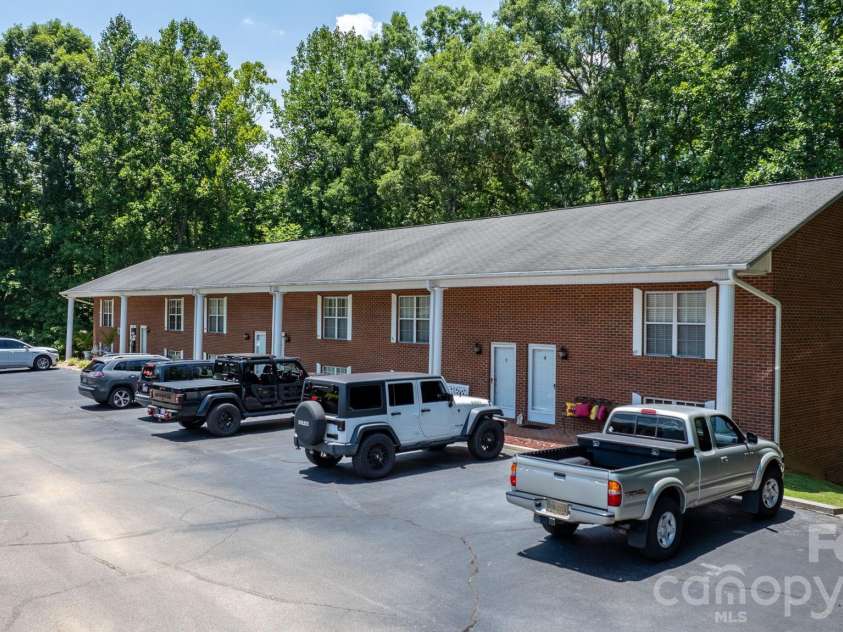 75 Laurelwood Drive, Marion, NC 28752.  MLS# CAR4400780, YatesRealty ID 21144. 