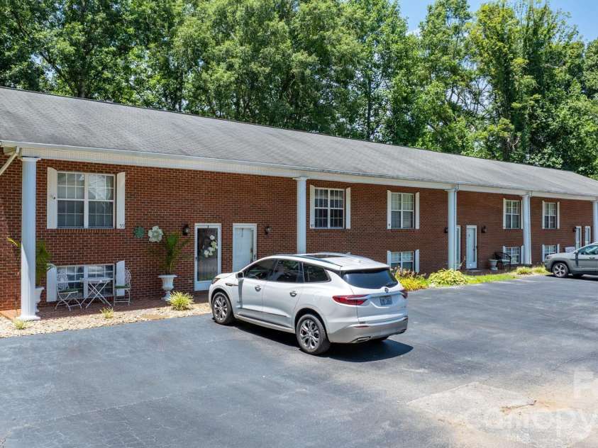75 Laurelwood Drive, Marion, NC 28752.  MLS# CAR4400780, YatesRealty ID 21144. 