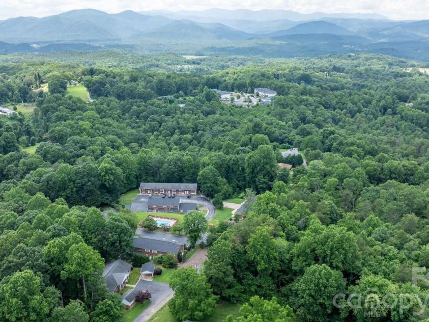75 Laurelwood Drive, Marion, NC 28752.  MLS# CAR4400780, YatesRealty ID 21144. 