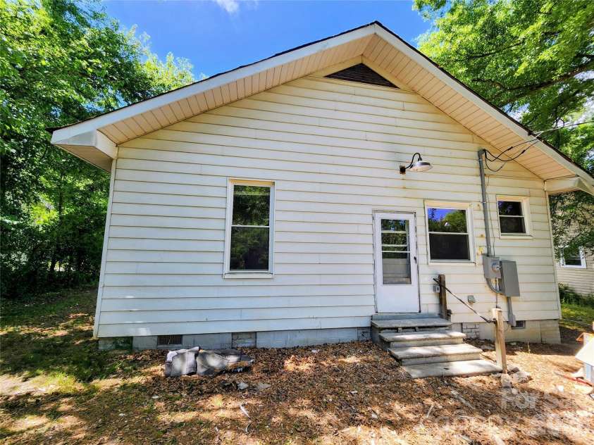 58 Reynolds Street, Rock Hill, SC 29730.  MLS# CAR4370171, YatesRealty ID 21145. 