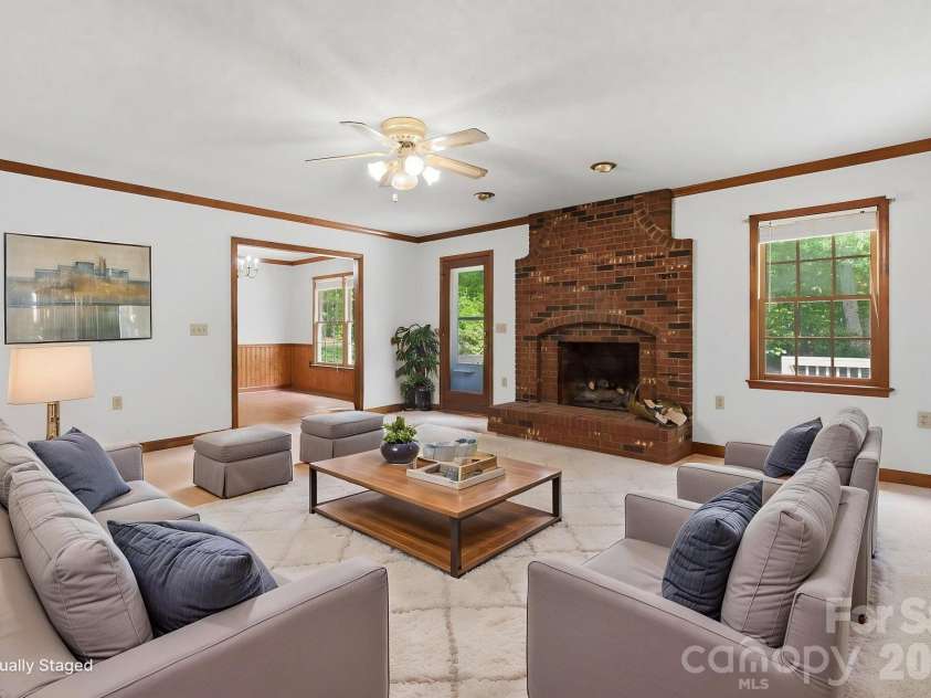 4804 Elmhurst Drive, Hickory, NC 28601.  MLS# CAR4378779, YatesRealty ID 21146. 