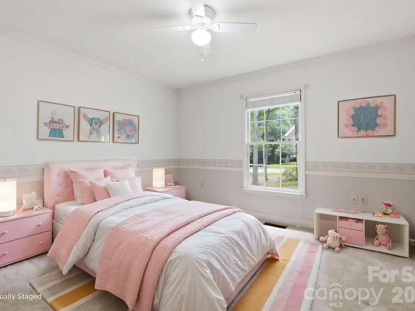 4804 Elmhurst Drive, Hickory, NC 28601.  MLS# CAR4378779, YatesRealty ID 21146. 