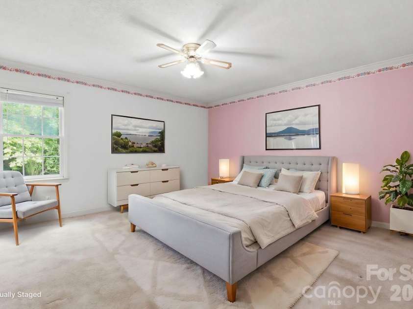 4804 Elmhurst Drive, Hickory, NC 28601.  MLS# CAR4378779, YatesRealty ID 21146. 