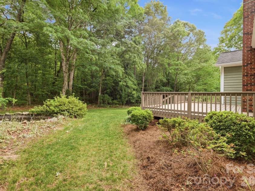 4804 Elmhurst Drive, Hickory, NC 28601.  MLS# CAR4378779, YatesRealty ID 21146. 