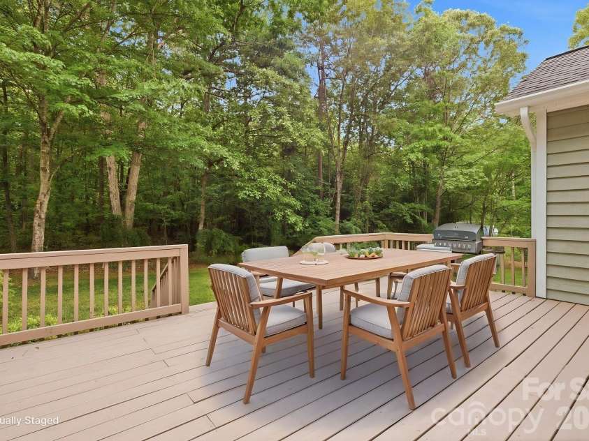 4804 Elmhurst Drive, Hickory, NC 28601.  MLS# CAR4378779, YatesRealty ID 21146. 