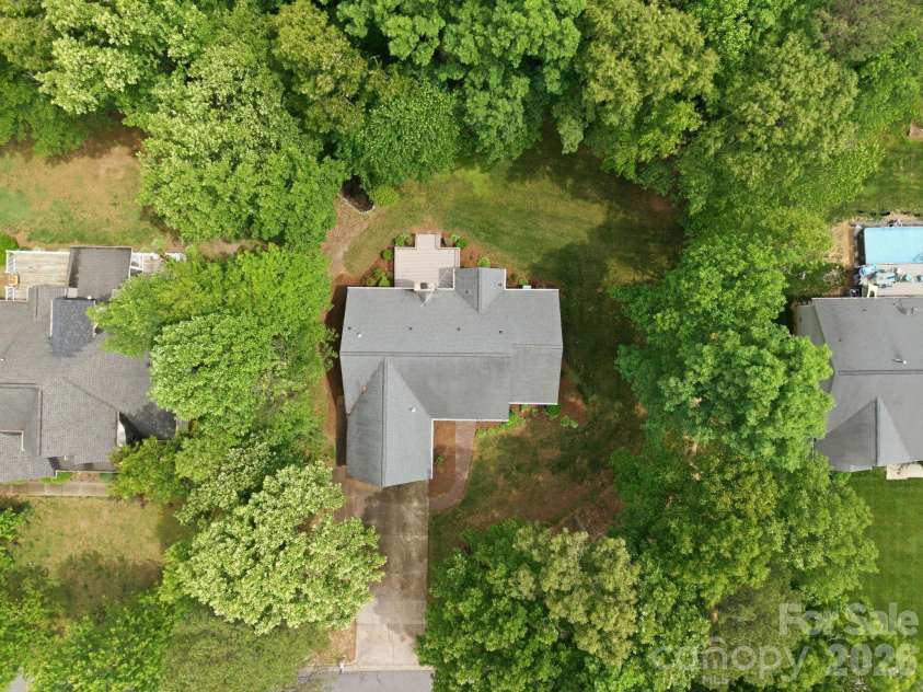 4804 Elmhurst Drive, Hickory, NC 28601.  MLS# CAR4378779, YatesRealty ID 21146. 
