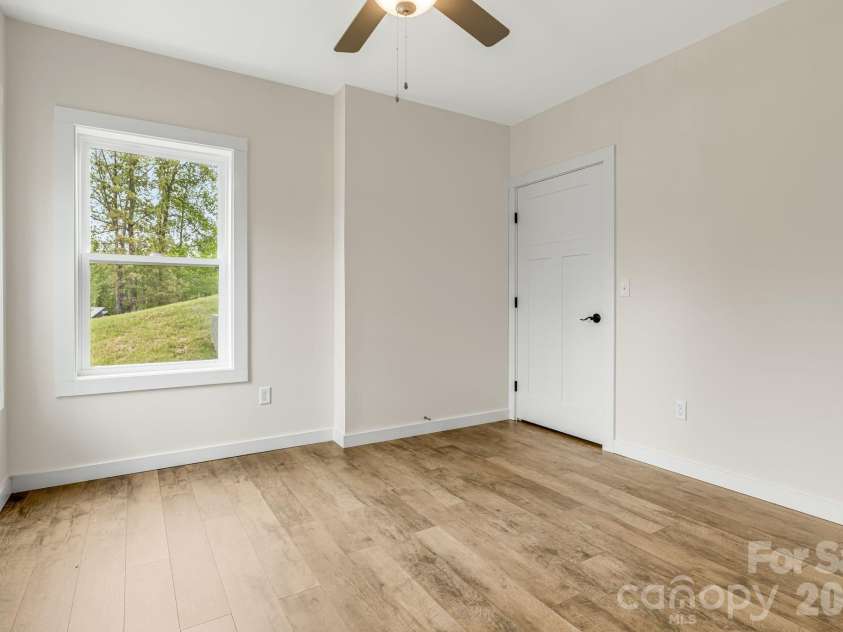 17 Baxter Woods Lane, Candler, NC 28715.  MLS# CAR4370990, YatesRealty ID 21147. Flex Space / Bedroom on lower level