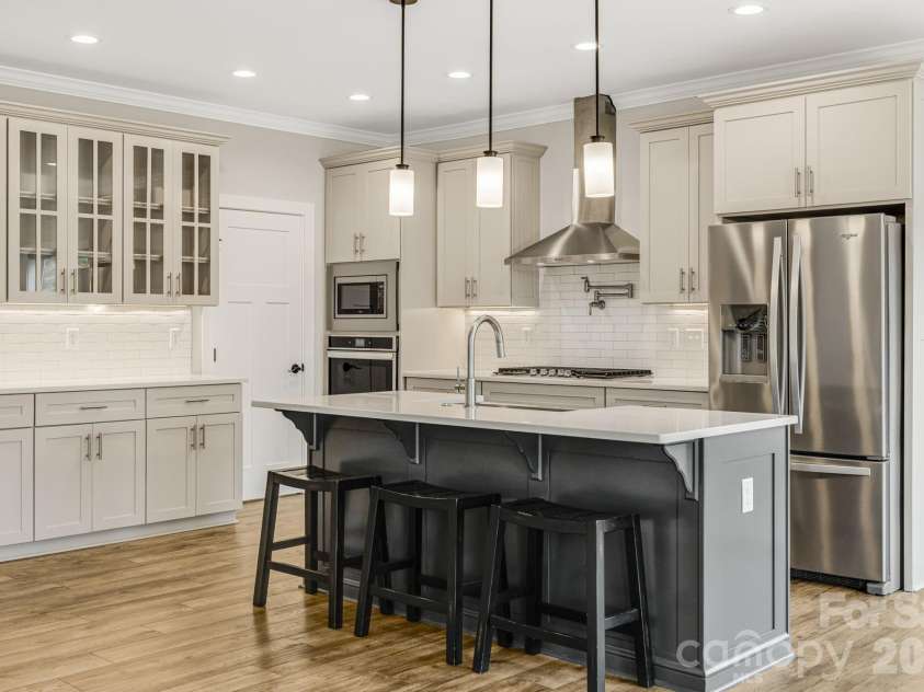 17 Baxter Woods Lane, Candler, NC 28715.  MLS# CAR4370990, YatesRealty ID 21147. Kitchen