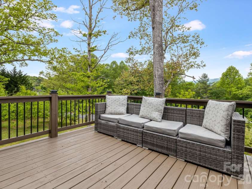 17 Baxter Woods Lane, Candler, NC 28715.  MLS# CAR4370990, YatesRealty ID 21147. Rear Deck