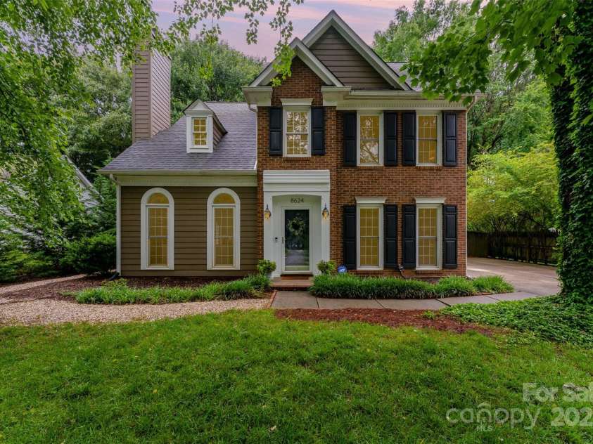 8624 Canter Post Drive, Charlotte, NC 28216.  MLS# CAR4265076, YatesRealty ID 21147. 