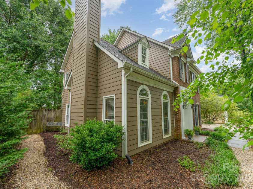 8624 Canter Post Drive, Charlotte, NC 28216.  MLS# CAR4265076, YatesRealty ID 21147. 