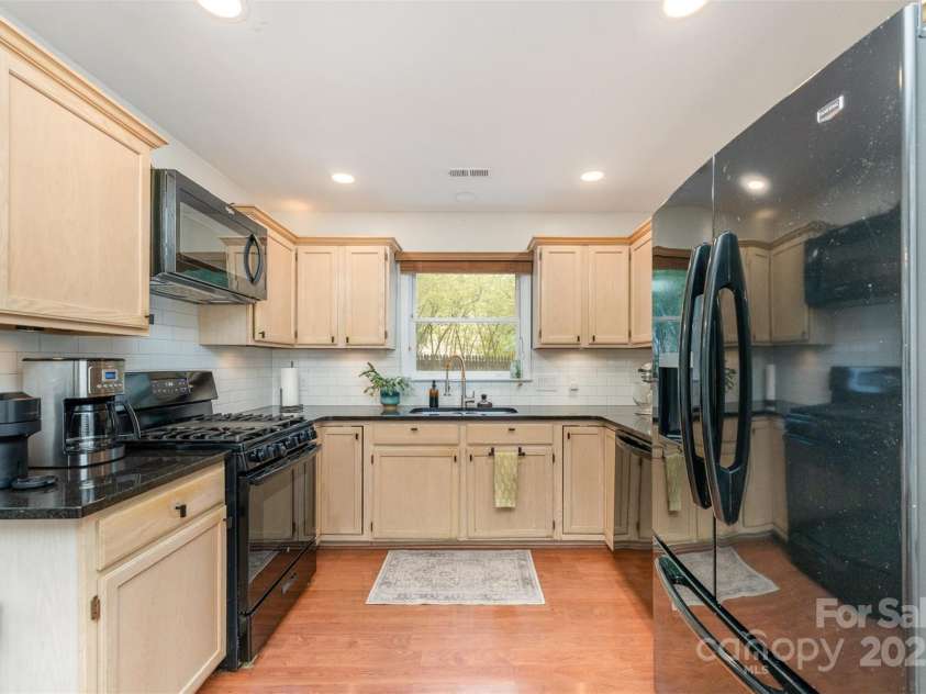 8624 Canter Post Drive, Charlotte, NC 28216.  MLS# CAR4265076, YatesRealty ID 21147. 