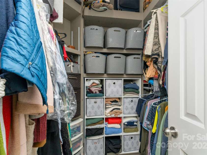 8624 Canter Post Drive, Charlotte, NC 28216.  MLS# CAR4265076, YatesRealty ID 21147. 