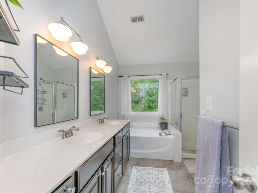 8624 Canter Post Drive, Charlotte, NC 28216.  MLS# CAR4265076, YatesRealty ID 21147. 