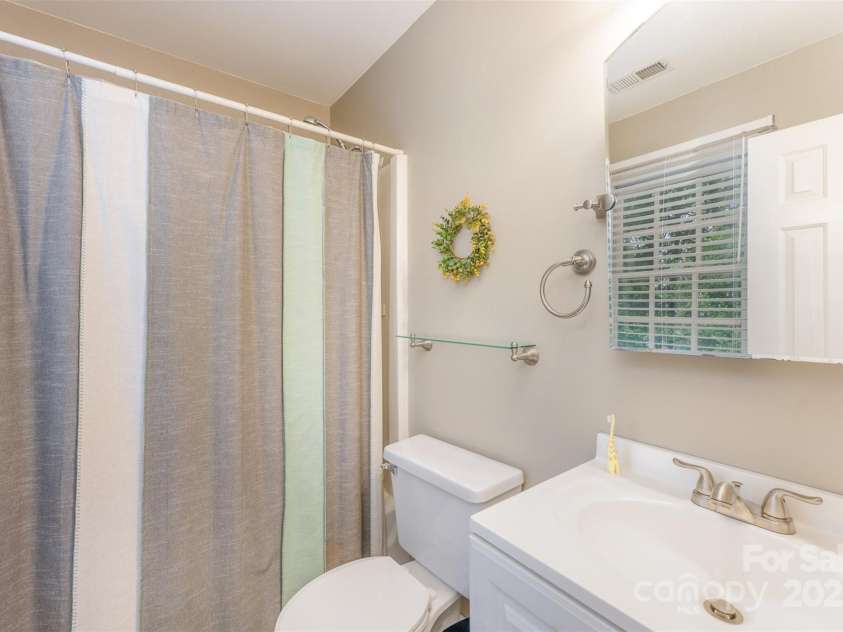 8624 Canter Post Drive, Charlotte, NC 28216.  MLS# CAR4265076, YatesRealty ID 21147. 