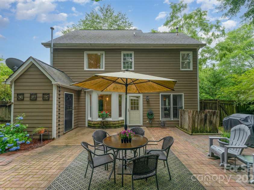 8624 Canter Post Drive, Charlotte, NC 28216.  MLS# CAR4265076, YatesRealty ID 21147. 