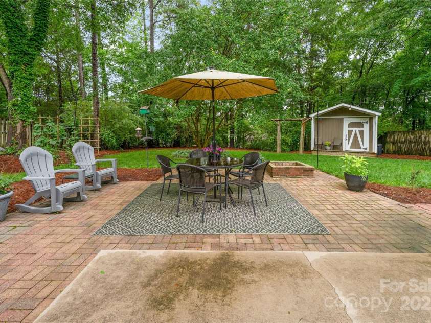8624 Canter Post Drive, Charlotte, NC 28216.  MLS# CAR4265076, YatesRealty ID 21147. 