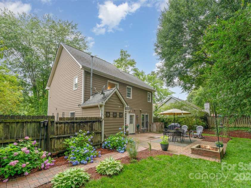 8624 Canter Post Drive, Charlotte, NC 28216.  MLS# CAR4265076, YatesRealty ID 21147. 