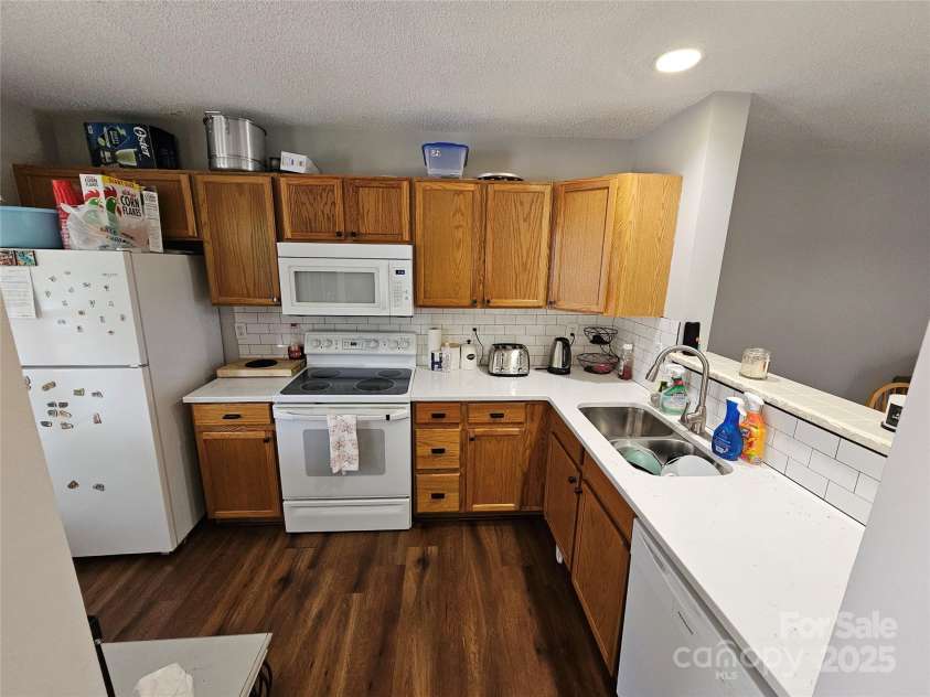 7562 Petrea Lane, Charlotte, NC 28227.  MLS# CAR4258521, YatesRealty ID 21148. 