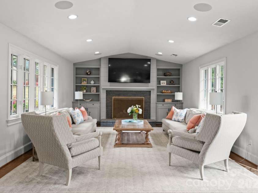 1843 Maryland Avenue, Charlotte, NC 28209.  MLS# CAR4363268, YatesRealty ID 21149. 