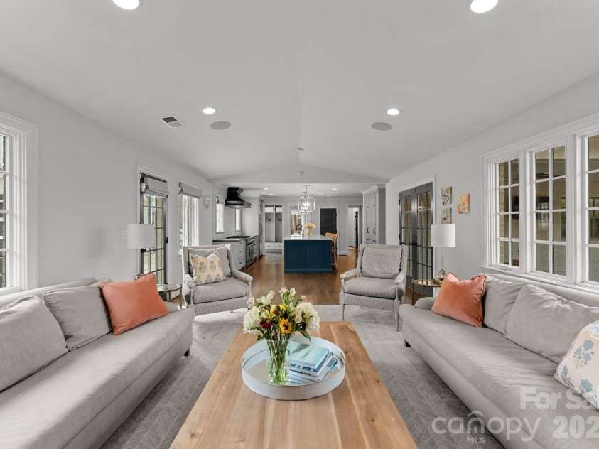 1843 Maryland Avenue, Charlotte, NC 28209.  MLS# CAR4363268, YatesRealty ID 21149. 