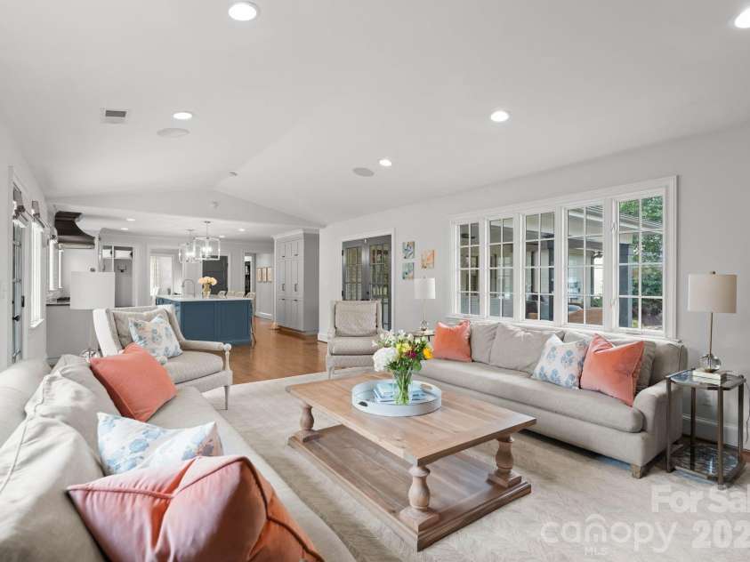 1843 Maryland Avenue, Charlotte, NC 28209.  MLS# CAR4363268, YatesRealty ID 21149. 
