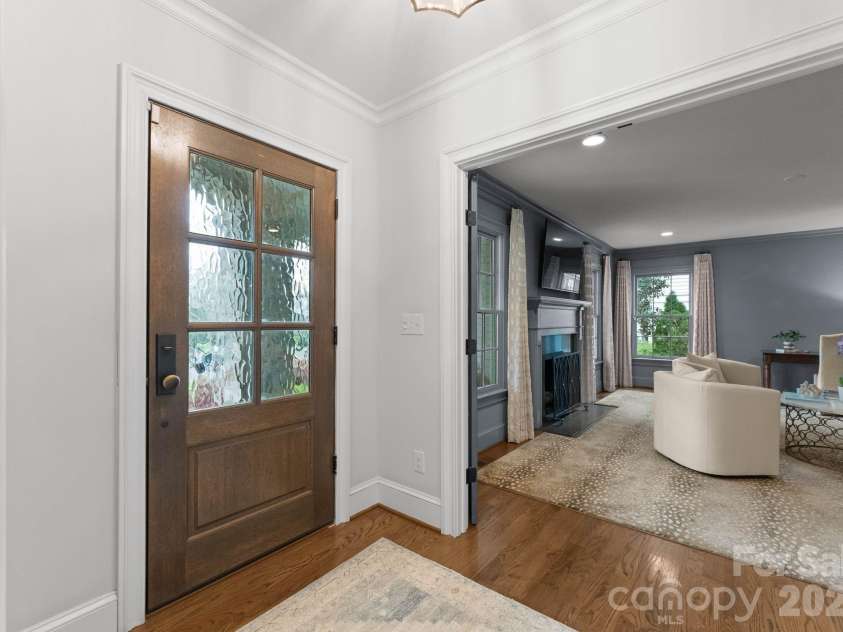 1843 Maryland Avenue, Charlotte, NC 28209.  MLS# CAR4363268, YatesRealty ID 21149. Foyer