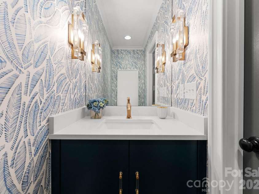 1843 Maryland Avenue, Charlotte, NC 28209.  MLS# CAR4363268, YatesRealty ID 21149. Half Bathroom Main Level
