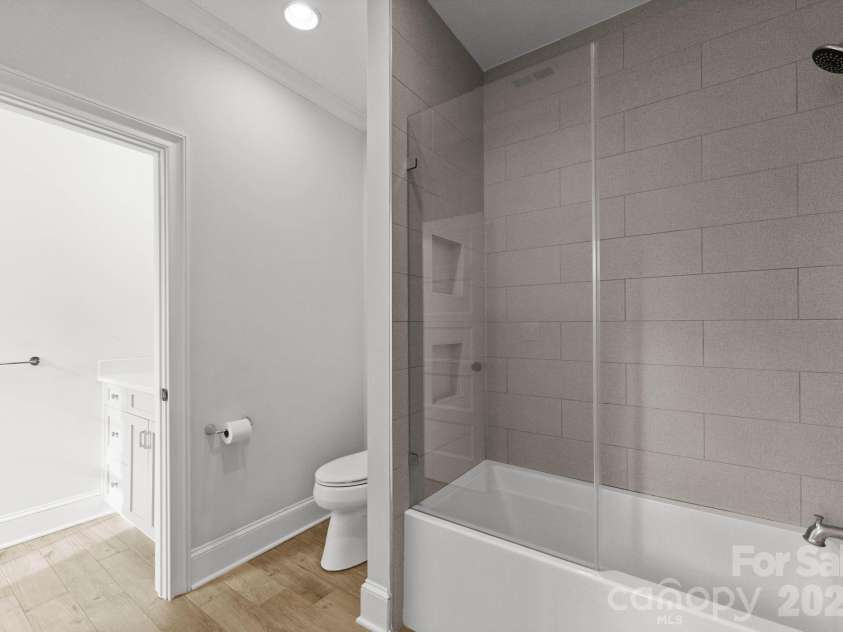 1843 Maryland Avenue, Charlotte, NC 28209.  MLS# CAR4363268, YatesRealty ID 21149. Jack and Jill Bathroom