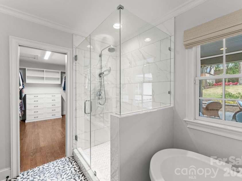1843 Maryland Avenue, Charlotte, NC 28209.  MLS# CAR4363268, YatesRealty ID 21149. Primary Bathroom