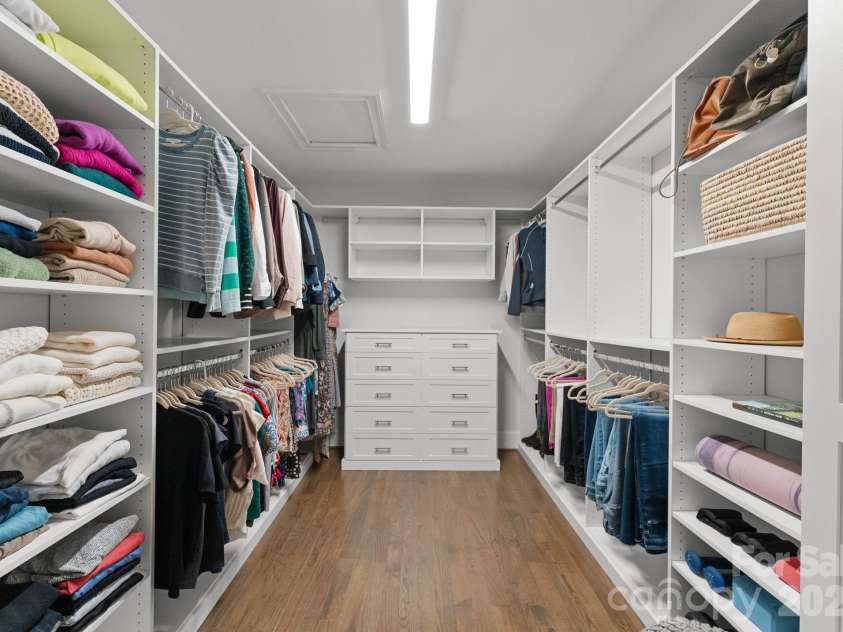 1843 Maryland Avenue, Charlotte, NC 28209.  MLS# CAR4363268, YatesRealty ID 21149. Primary Closet