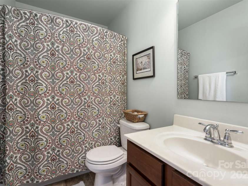 6156 Kilchurn Drive, Fort Mill, SC 29707.  MLS# CAR4268259, YatesRealty ID 21151. Hall Bathroom