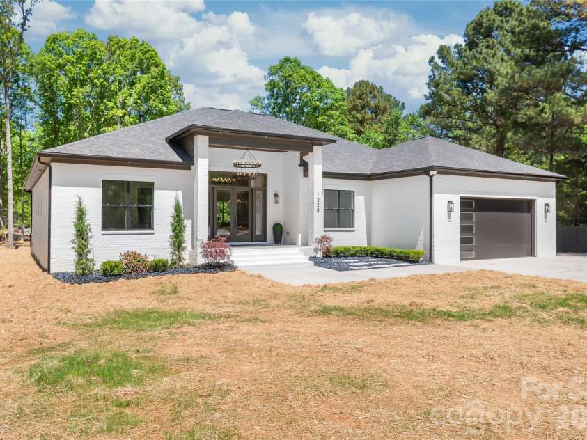 1220 Cuthbertson Road, Waxhaw, NC 28173.  MLS# CAR4373871, YatesRealty ID 21152. 