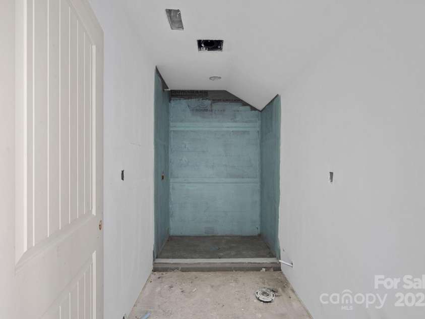 5039 Eliza Long Wilkie Drive, Huntersville, NC 28078.  MLS# CAR4240694, YatesRealty ID 21152. Upper Full Bath in Bonus