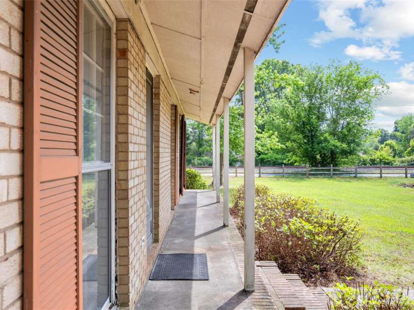 308 Club View Lane, Matthews, NC 28105.  MLS# CAR4373008, YatesRealty ID 21154. 