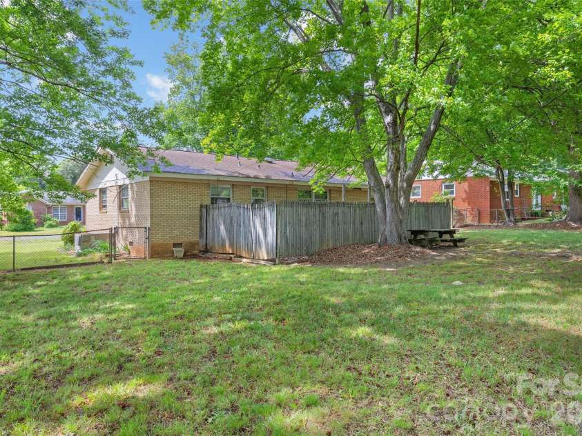 308 Club View Lane, Matthews, NC 28105.  MLS# CAR4373008, YatesRealty ID 21154. 