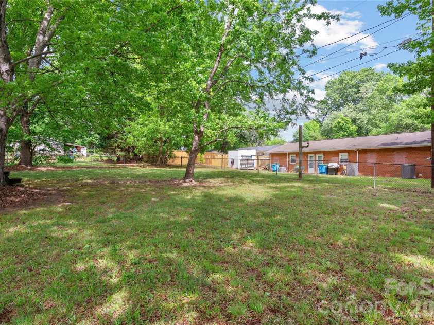 308 Club View Lane, Matthews, NC 28105.  MLS# CAR4373008, YatesRealty ID 21154. 