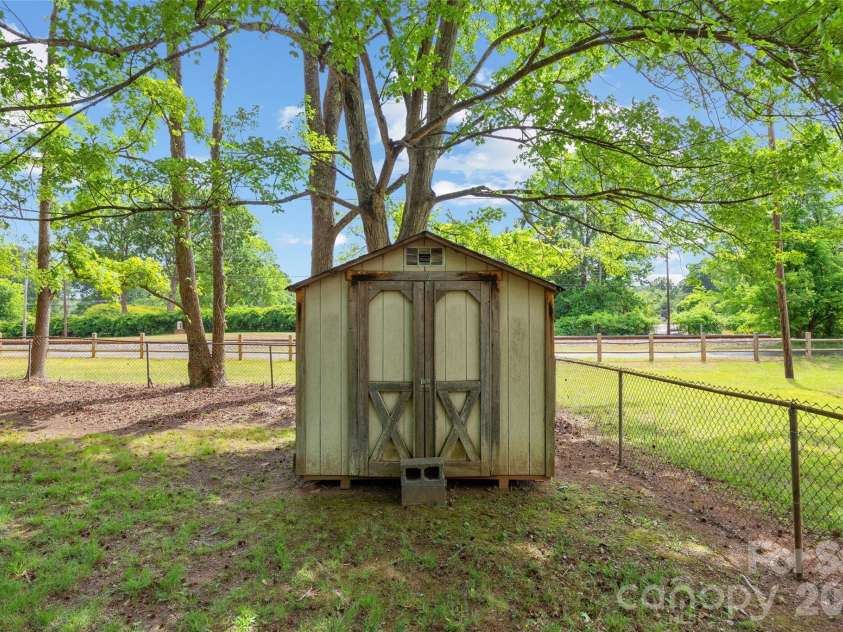 308 Club View Lane, Matthews, NC 28105.  MLS# CAR4373008, YatesRealty ID 21154. 