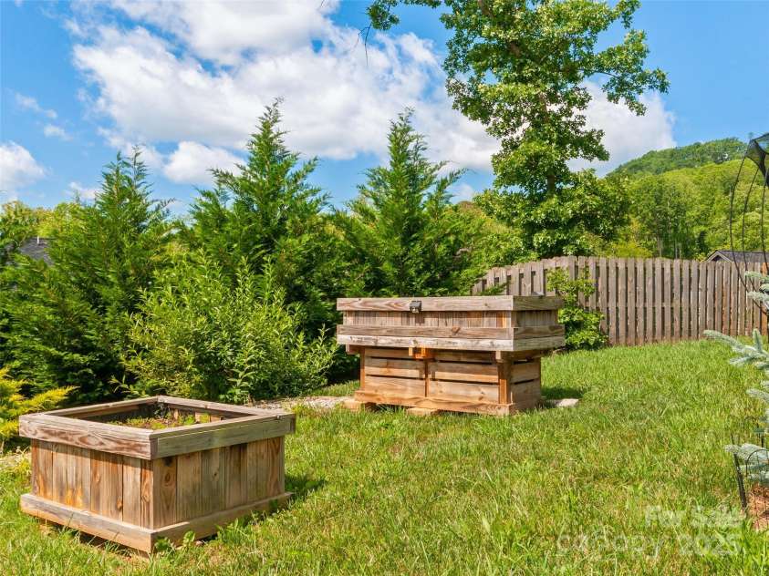 46 Starwood Valley Trail, Arden, NC 28704.  MLS# CAR4219498, YatesRealty ID 21155. 
