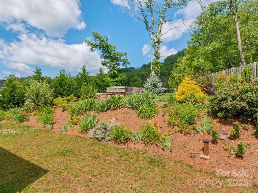 46 Starwood Valley Trail, Arden, NC 28704.  MLS# CAR4219498, YatesRealty ID 21155. 
